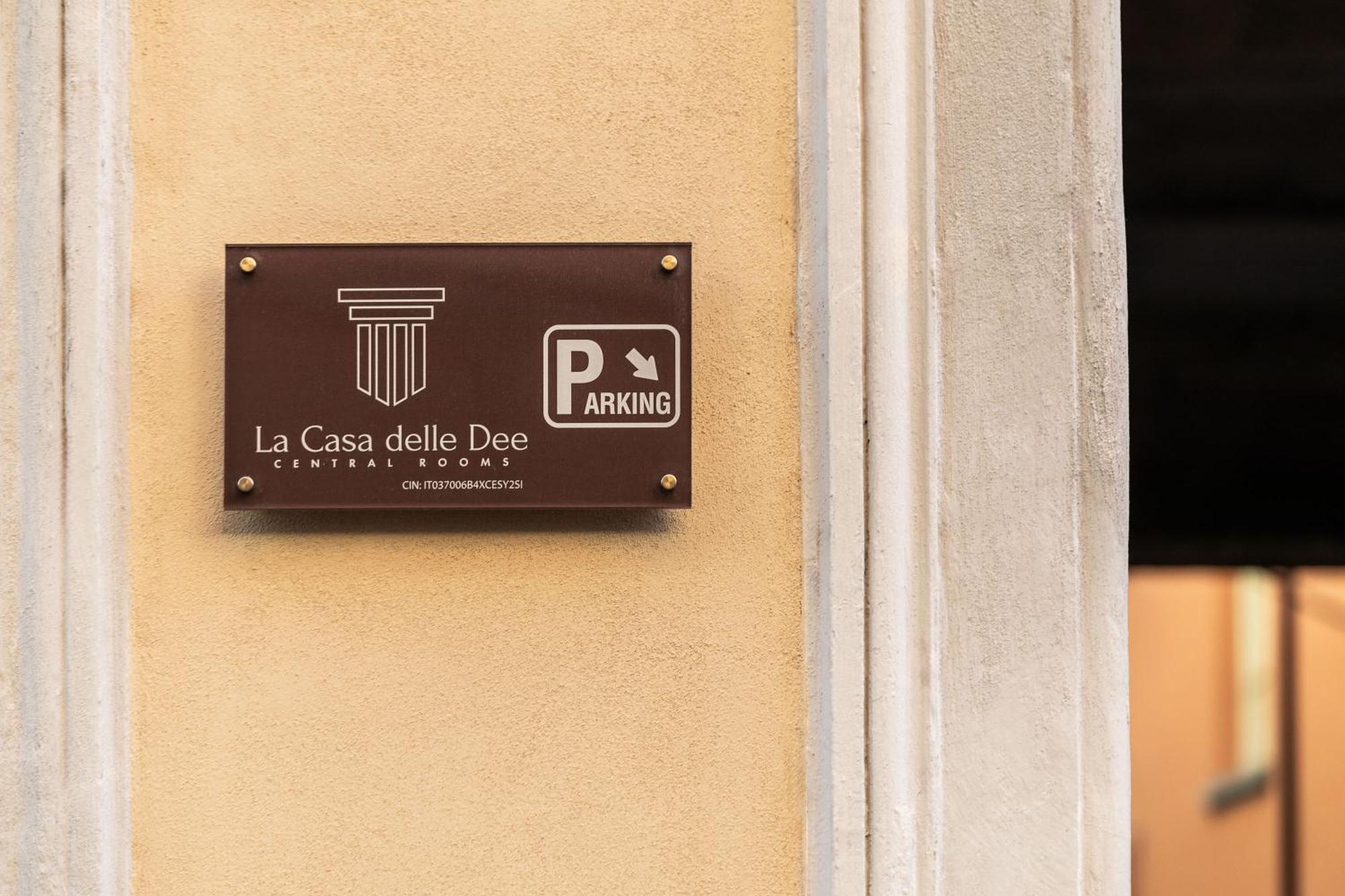 La Casa Delle Dee - Self Check-In Hotel โบโลญญา ภายนอก รูปภาพ