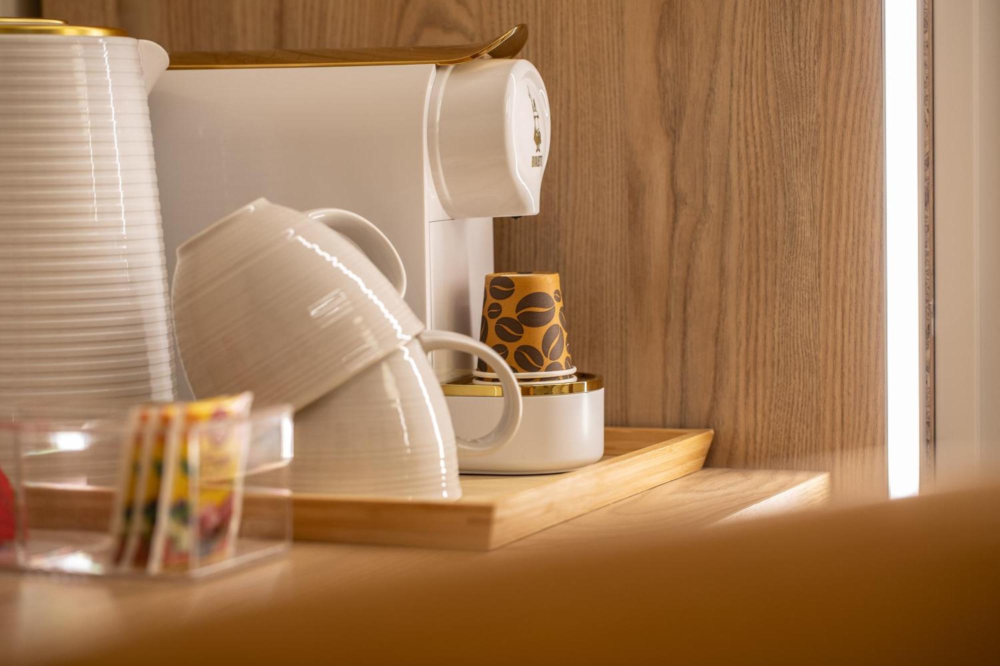 La Casa Delle Dee - Self Check-In Hotel โบโลญญา ภายนอก รูปภาพ